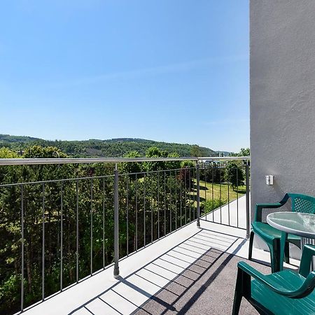 Hotel Alex Бероун Экстерьер фото