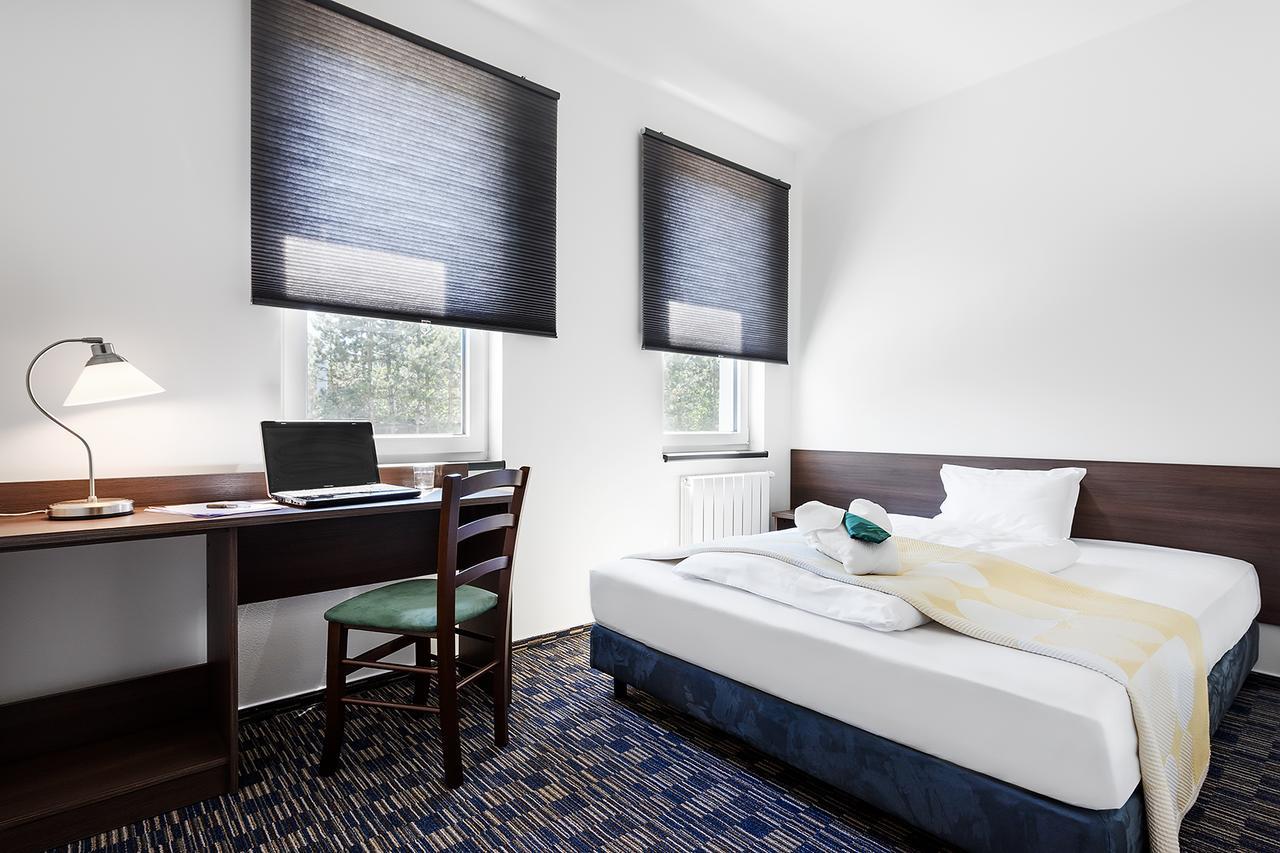 Hotel Alex Бероун Экстерьер фото